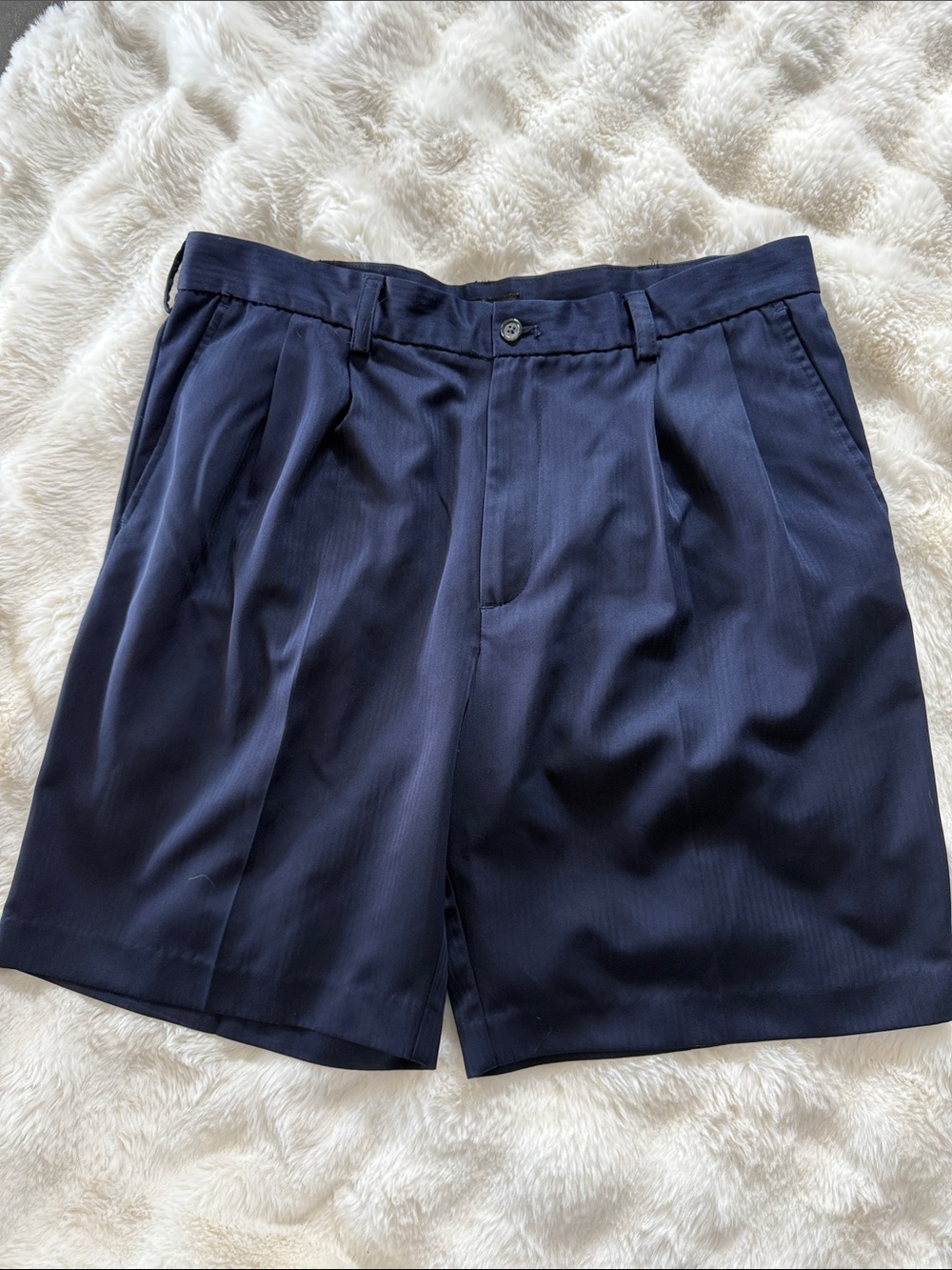 Izod Golf Men's Navy Pleated Front Shorts 36